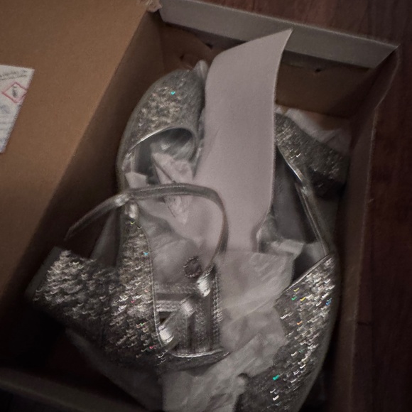 Kenneth Cole Sarah Shine Dress shoe NWT - Picture 3 of 3